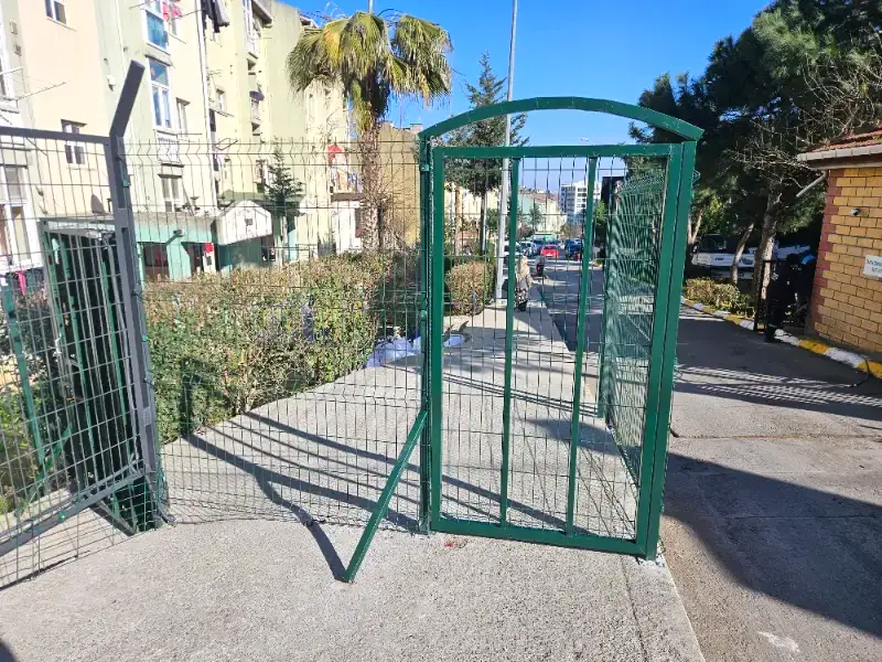 Taçlı Tel Çit Bahçe Kapı - Görsel 2