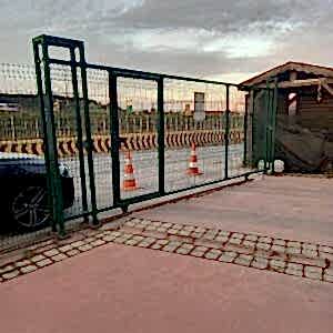 sürgülü panel çit kapı