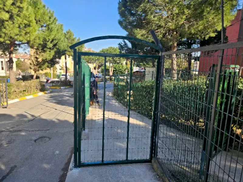 Taçlı Tel Çit Bahçe Kapı